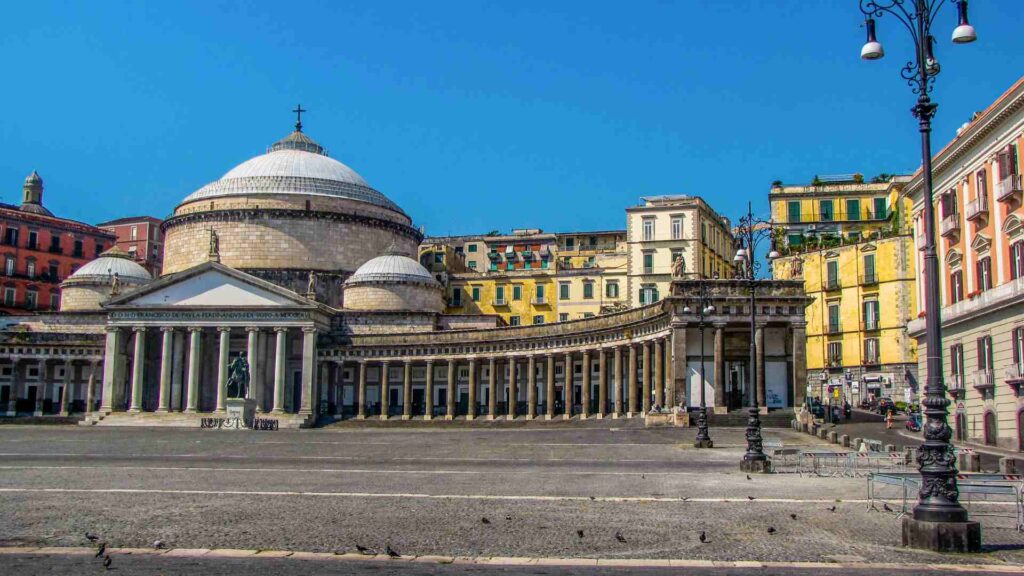 Piazza Plebiscito Cosa vedere a Napoli itinerario delle 10 cose da verdere