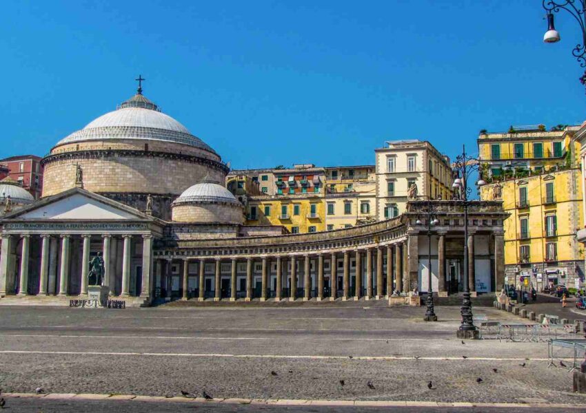 Piazza Plebiscito Cosa vedere a Napoli itinerario delle 10 cose da verdere