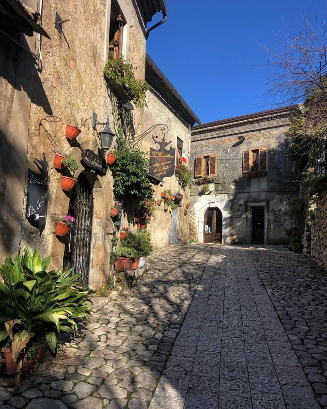 Escursioni in Campania Nome Casertavecchia- Dall'antico borgo al Monte Virgo