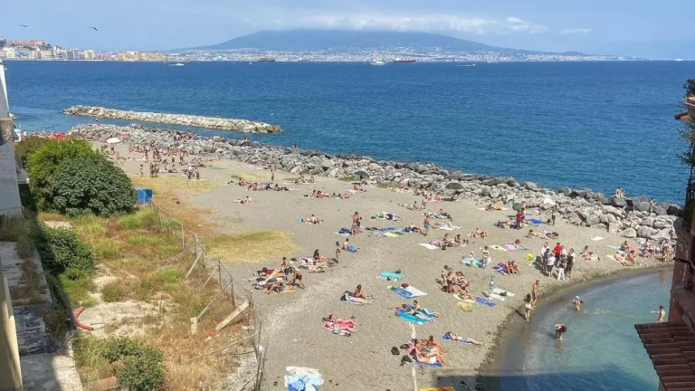 Ultime belle notizie in Campania: spiaggia-moanche